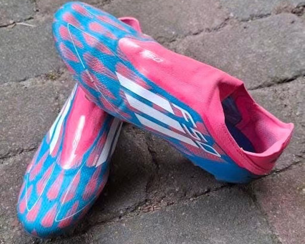 Fußballschuhe reinigen & Geruch stoppen: Biologische Pflege nach dem Training